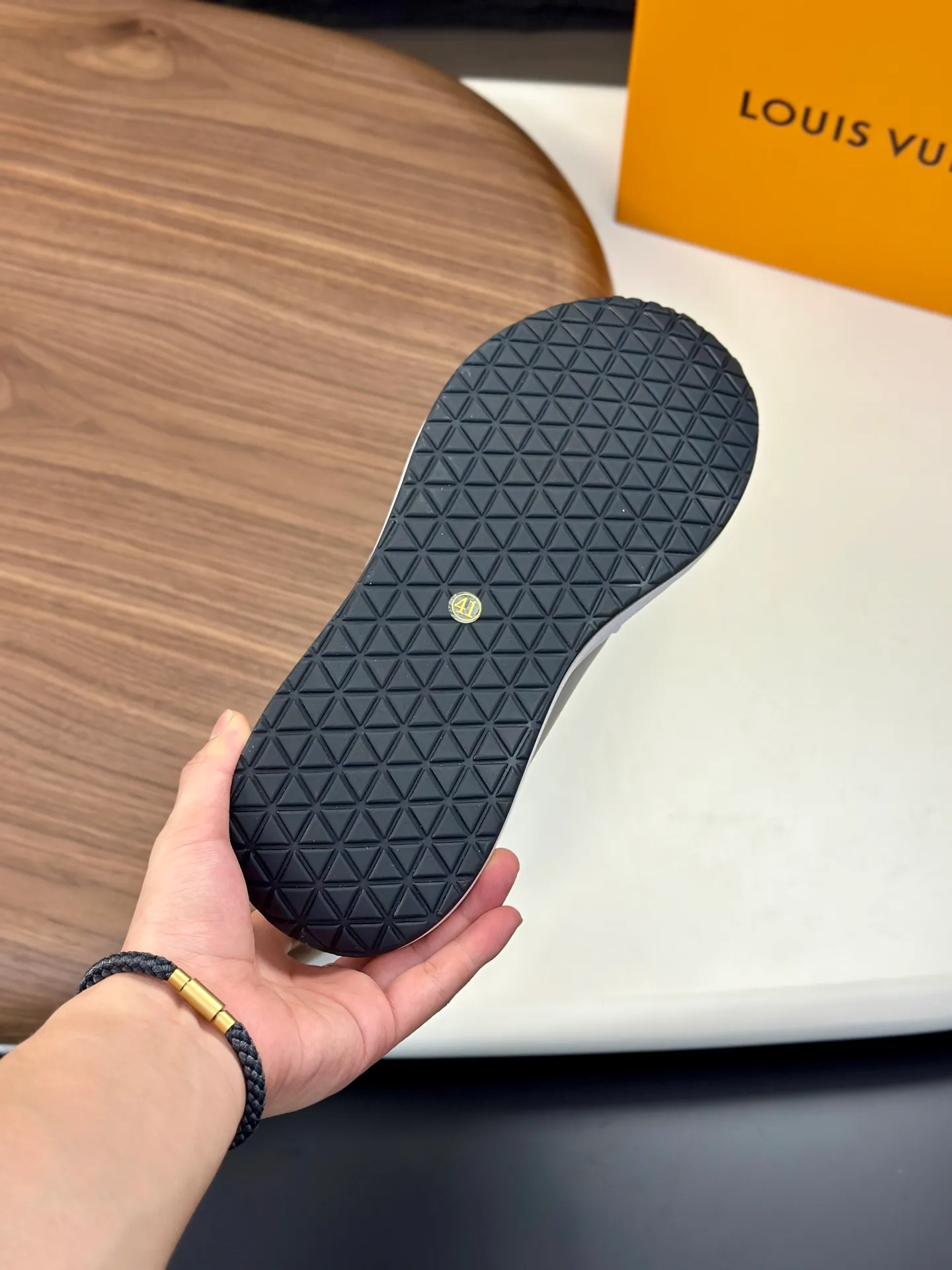 Men's shoes💰780 Lv 🔍Top purchasing agent🇮🇹 Louis Vuitton, the sports sneaker counter is synchronized, the uppers are imported from Italy, high-quality splicing colorful and complex crafts, the imported mesh padding is soft and comfortable, soles: original soles specially provided by the original factory, T men's men's shoes 💰U exclusive movable molded soles are super comfortable, original factory and single goods, 🔍🔍high quality, you can enter and leave the counter at will, welcome to compare, code number 38-44 (customized 45)